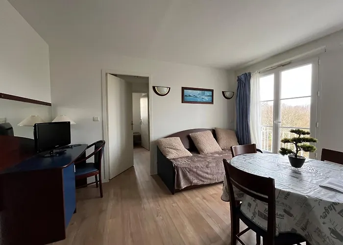 Διαμέρισμα T3 Lumineux A La Roche-posay, Balcon Et Wifi, Proche Thermes - Fr-1-541-197 *